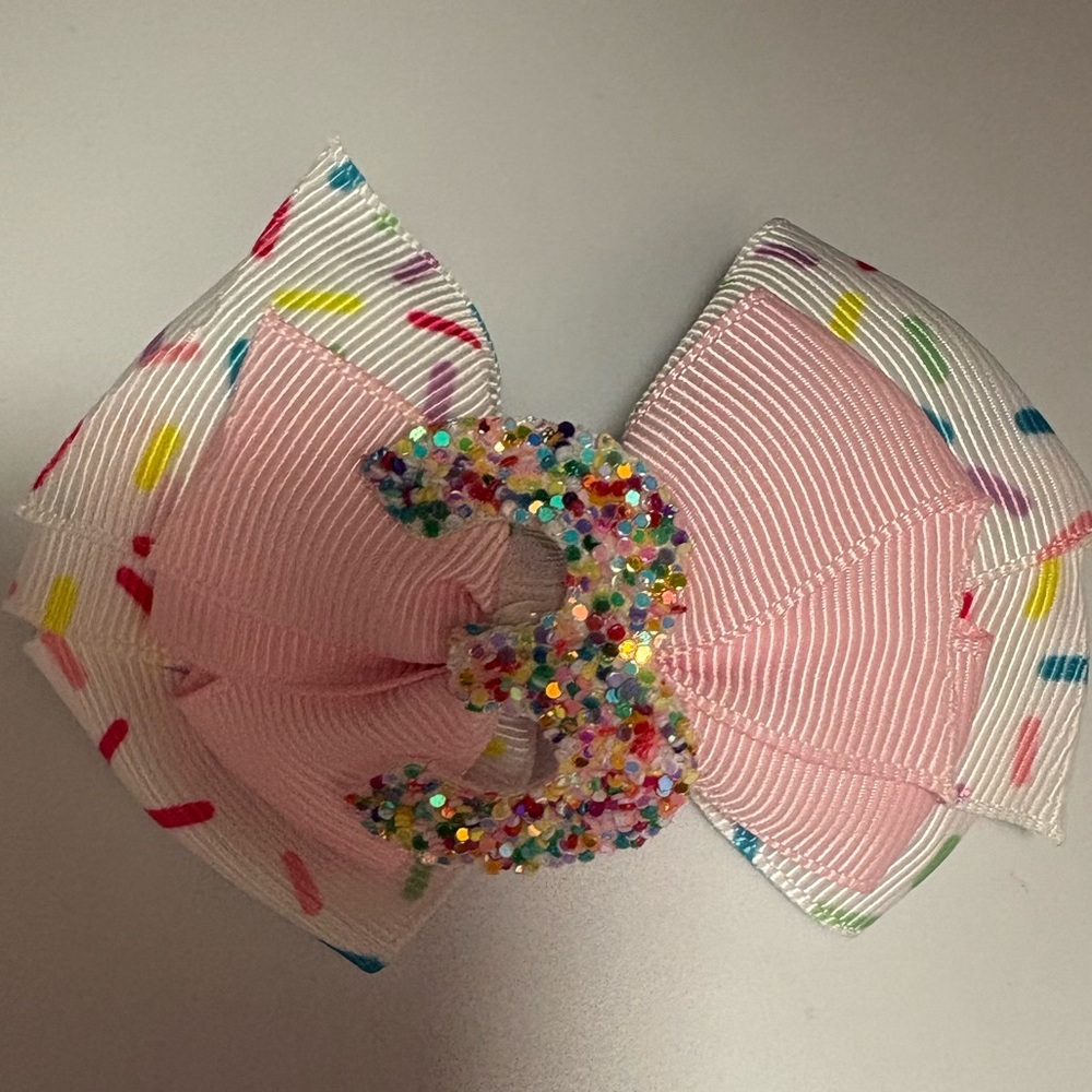 EUC sprinkle birthday three alligator clip bow